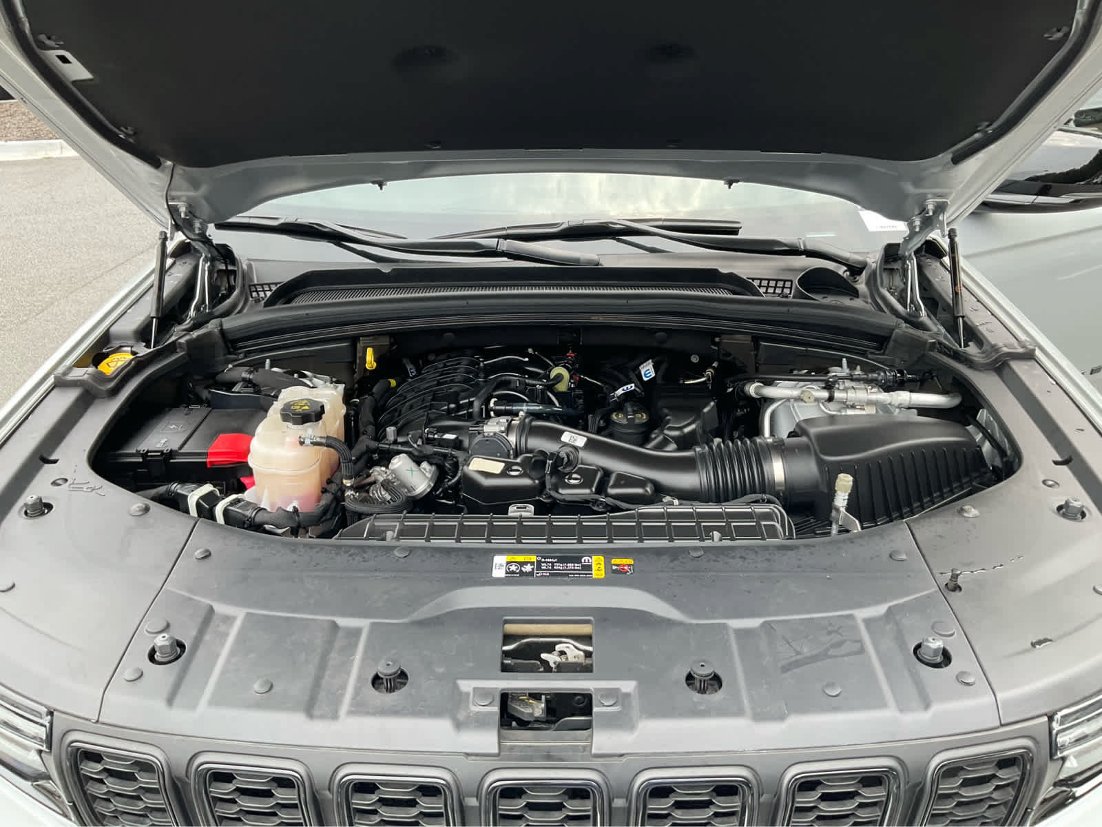 Used 2023 Jeep Grand Cherokee L Laredo RWD image 28
