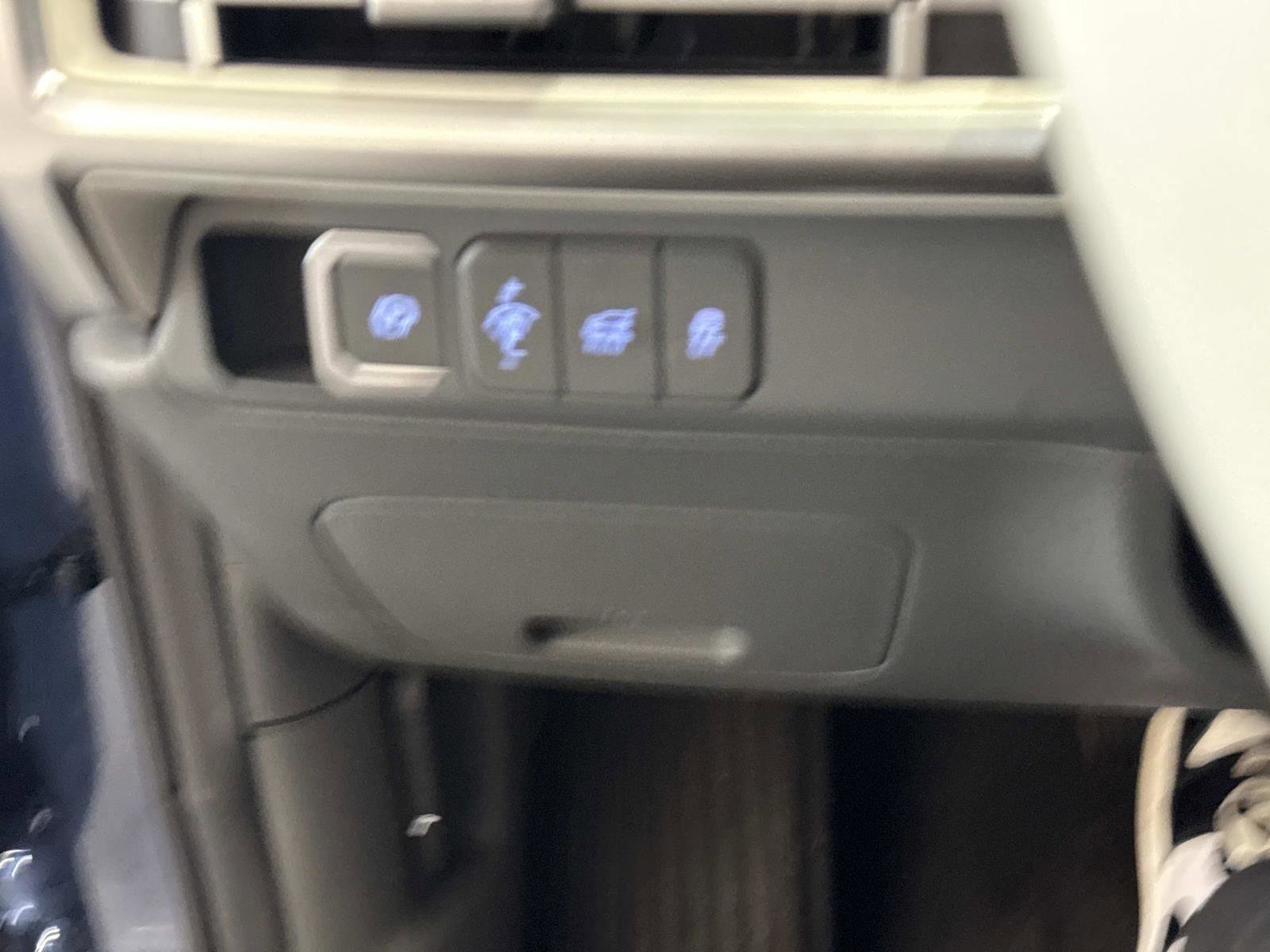 Certified 2025 Hyundai Santa Fe SEL image 30