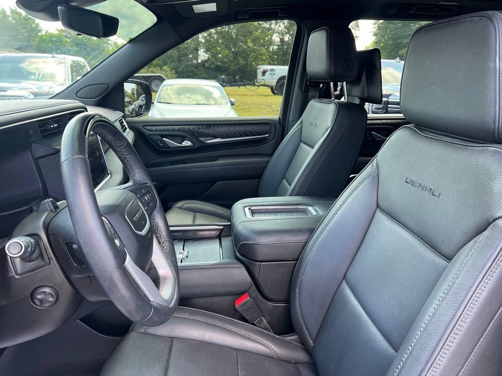 Used 2024 GMC Yukon Denali w/ Advanced Technology Package AWD/4WD image 6