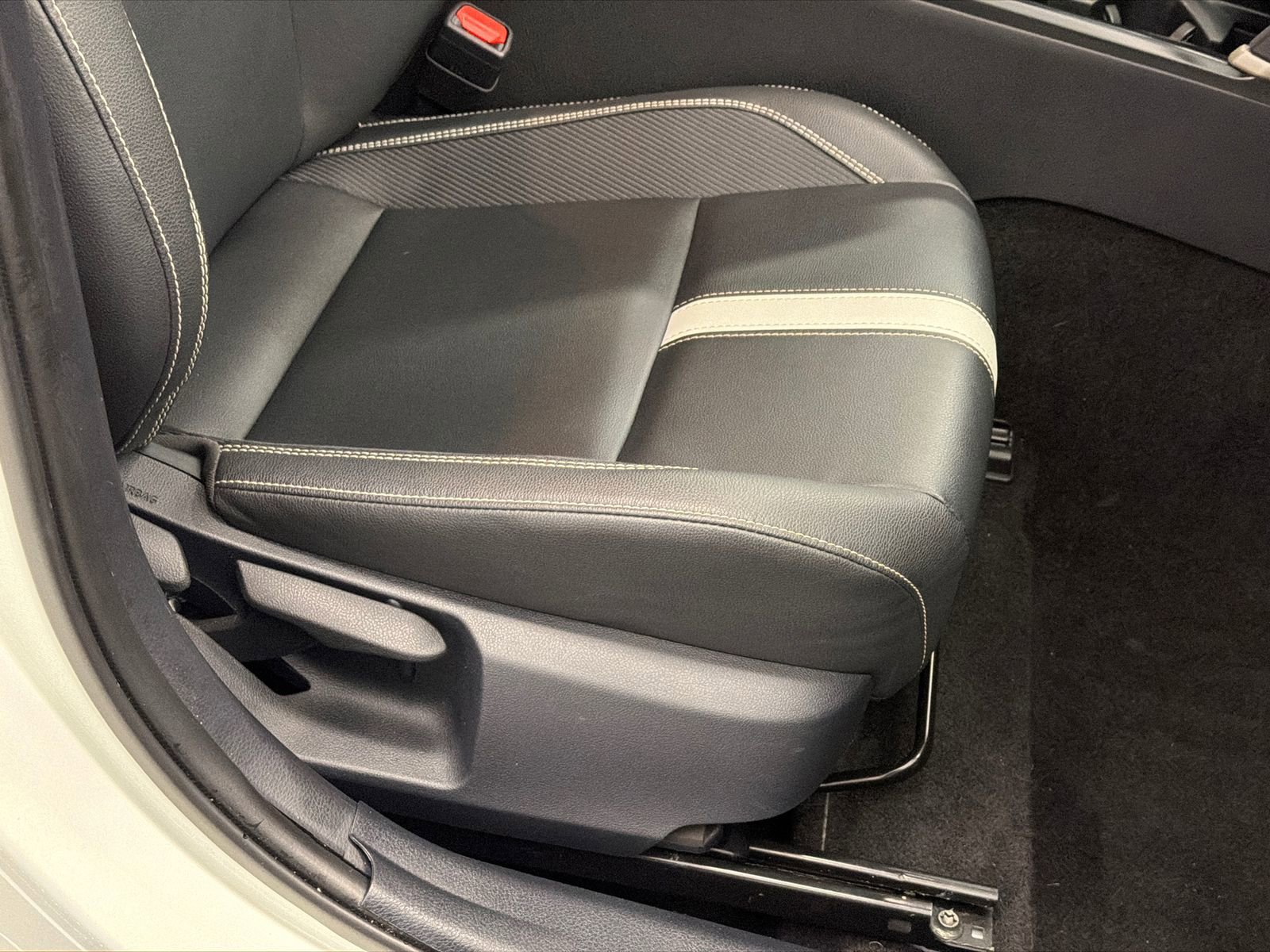 Used 2025 Toyota Camry SE image 11