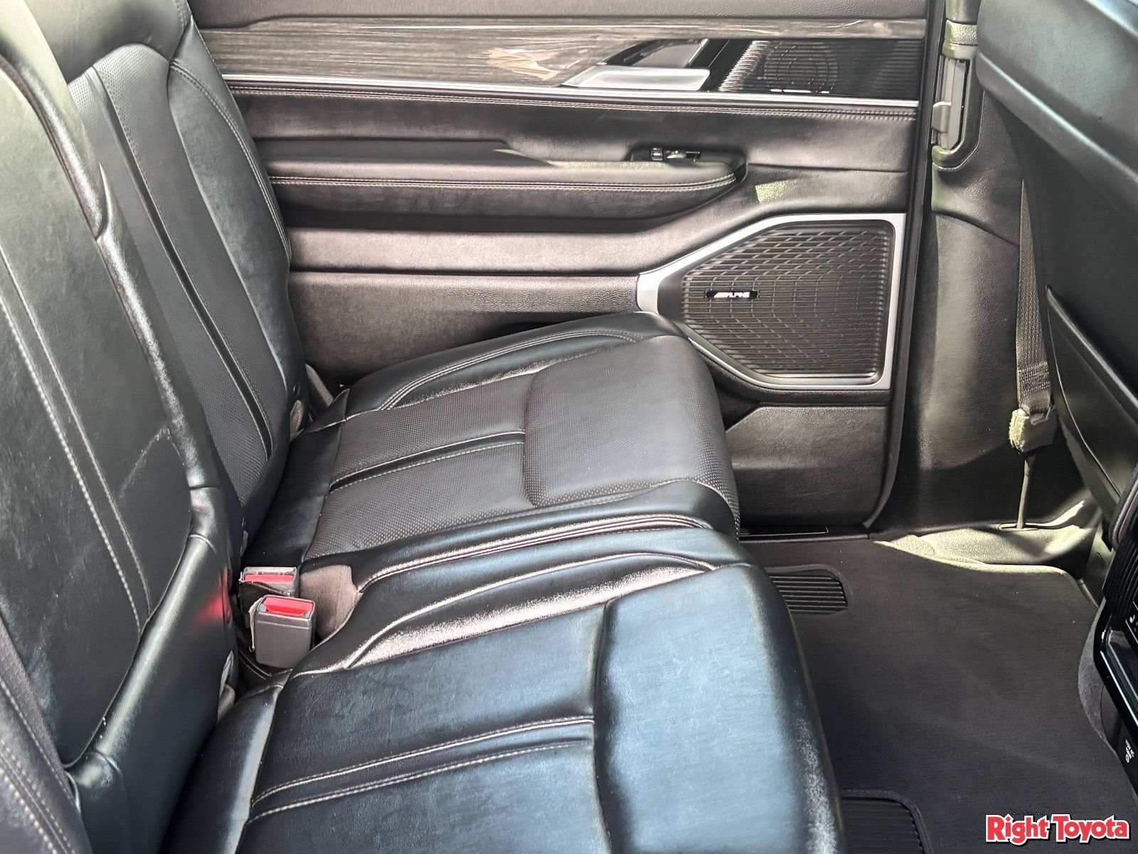 Used 2022 Jeep Wagoneer Series III AWD/4WD image 14