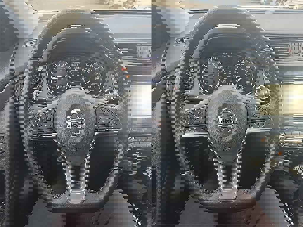 Used 2020 Nissan Rogue SV image 17