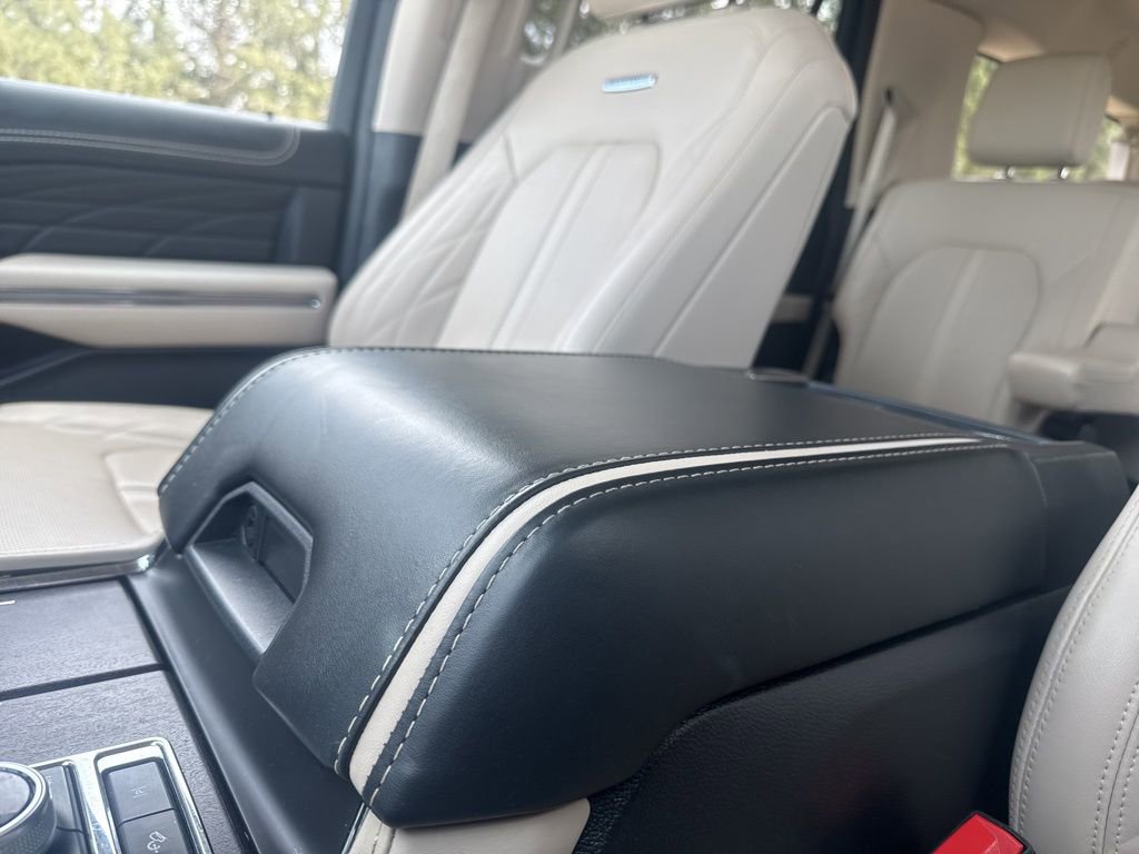 Used 2022 Ford Expedition Max Platinum AWD/4WD image 25