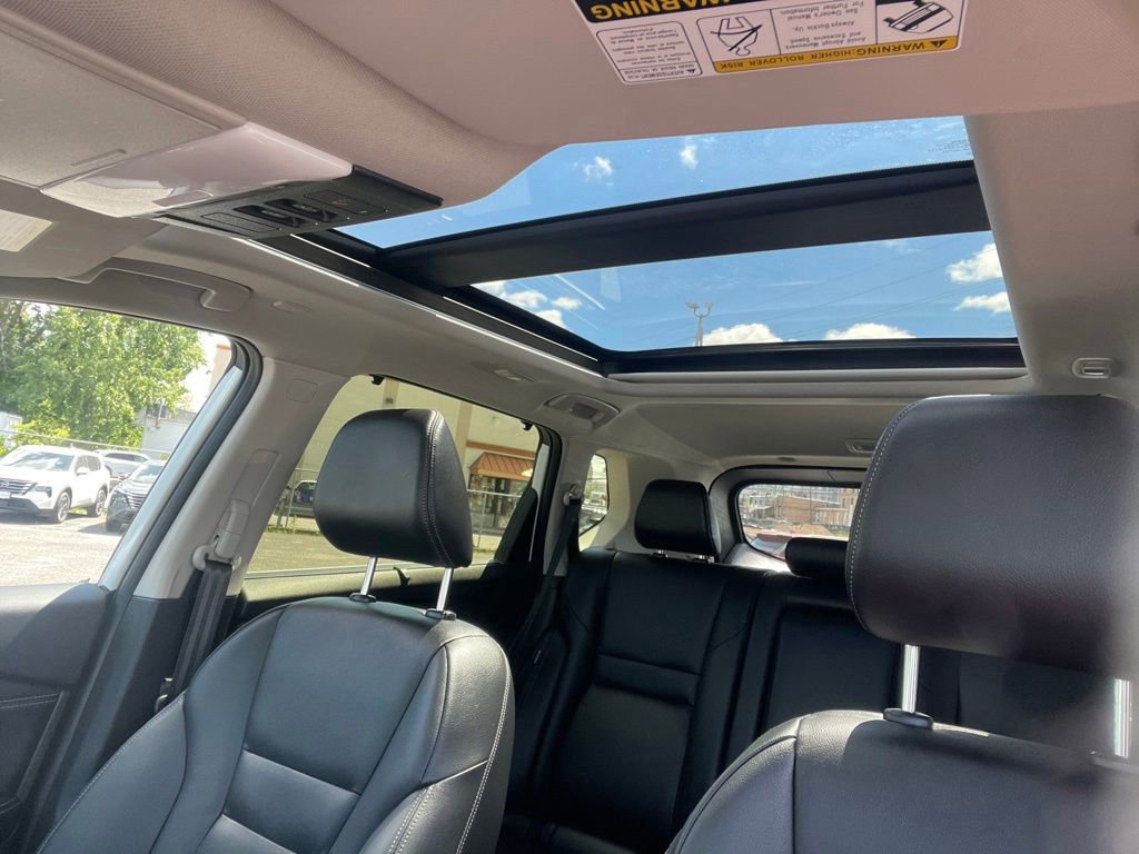 Certified 2025 Nissan Rogue SL w/ Tech Package AWD/4WD image 22