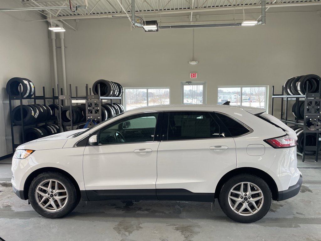 Used 2023 Ford Edge SEL image 2