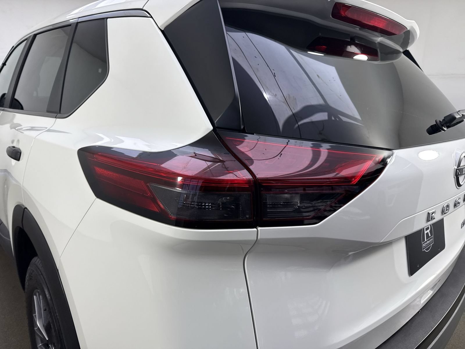 Used 2023 Nissan Rogue S AWD/4WD image 29