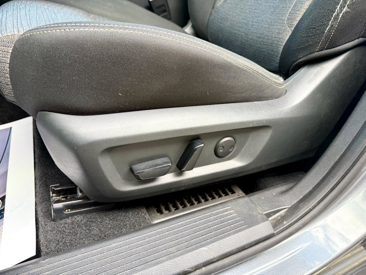 Used 2023 Nissan Rogue SV image 26