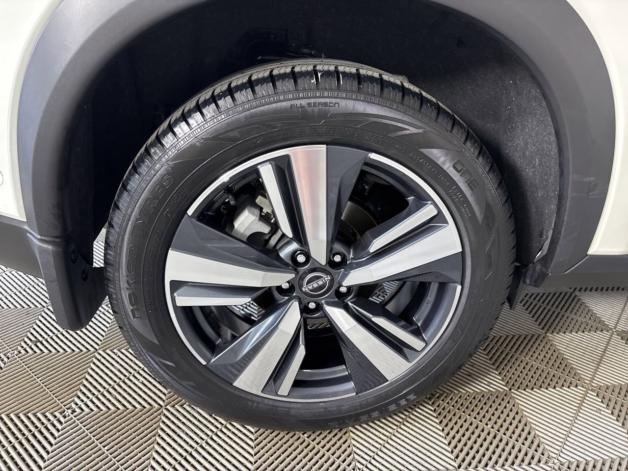 Used 2023 Nissan Rogue SL w/ SL Premium Package image 33