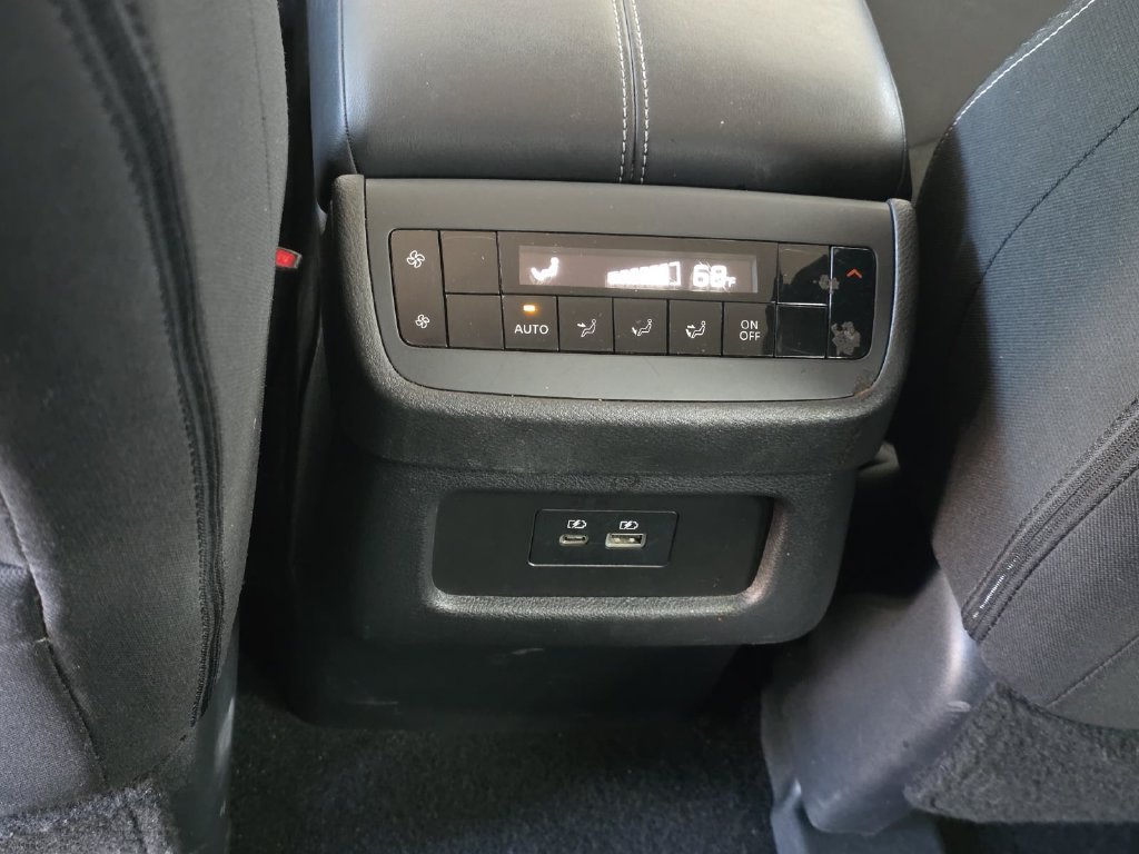 Used 2024 Nissan Pathfinder SV FWD image 8