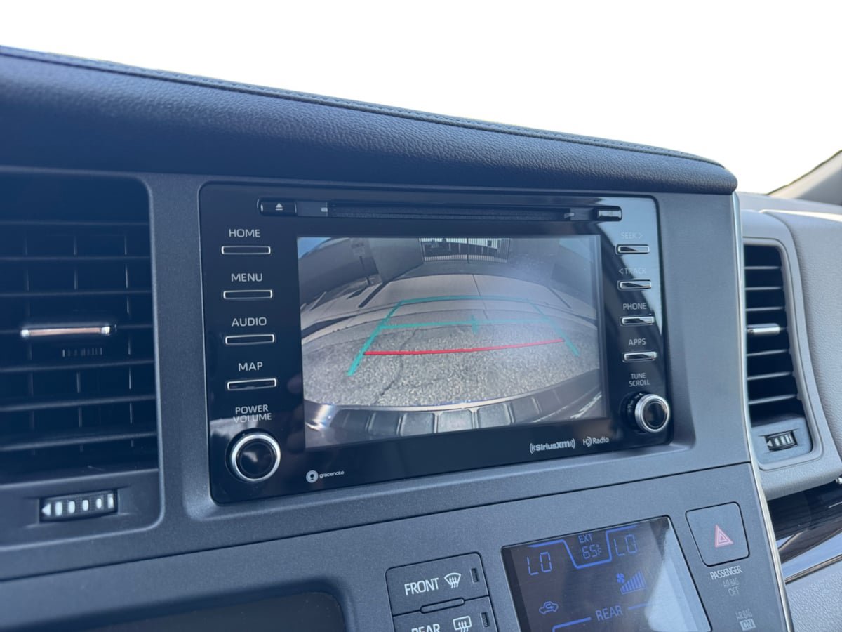 Used 2018 Toyota Sienna XLE w/ XLE Navigation Package AWD/4WD image 13