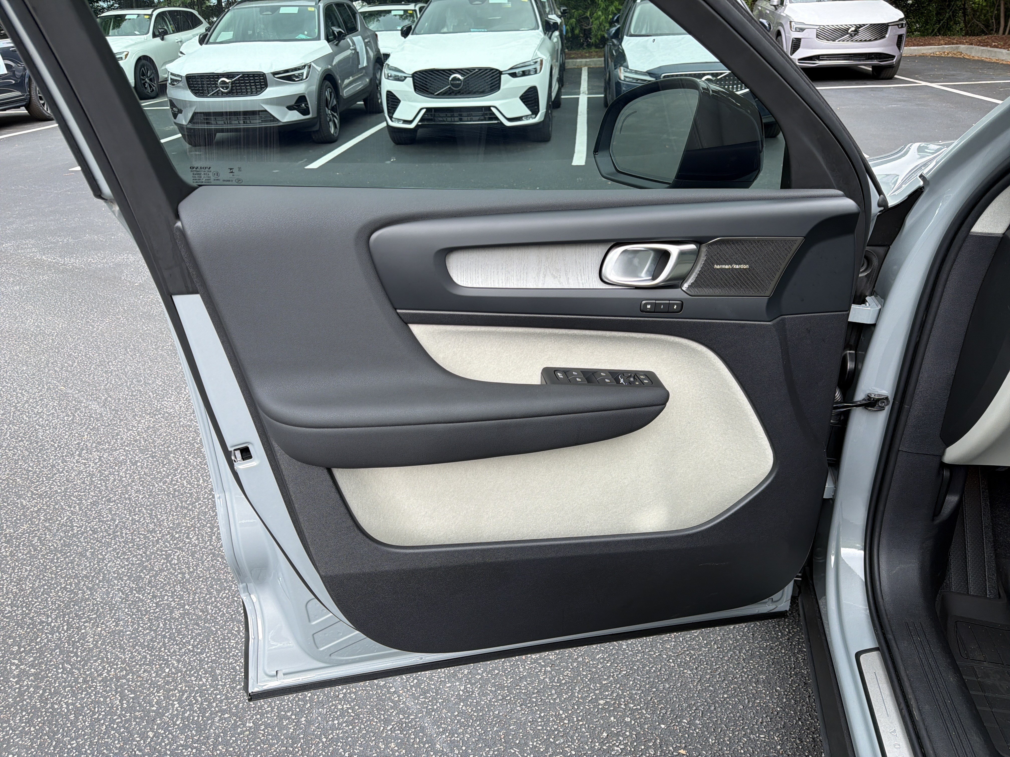 New 2026 Volvo XC40 B5 Ultra w/ Protection Package Premier AWD/4WD image 13