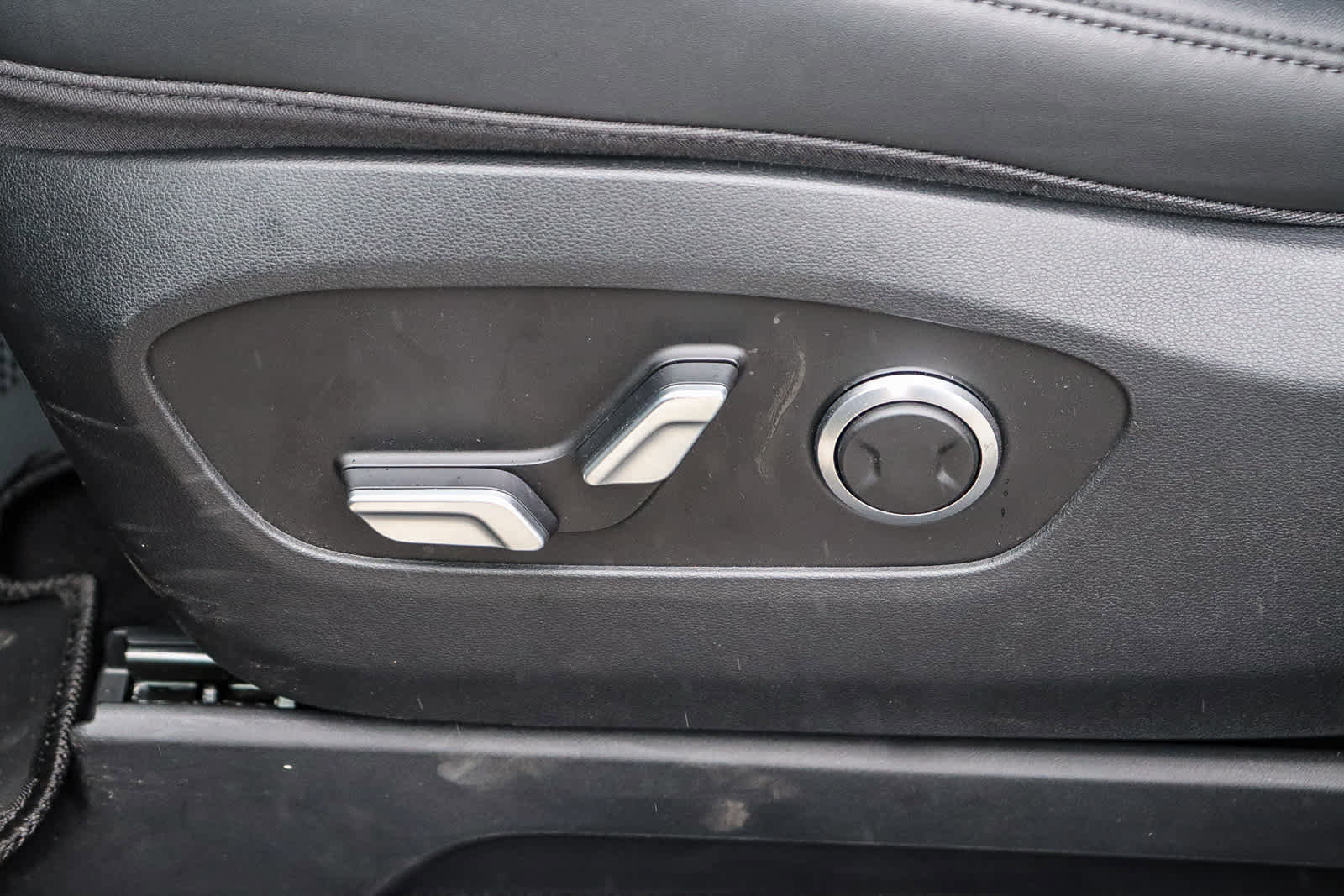 New 2026 Hyundai Ioniq 9 Calligraphy image 25