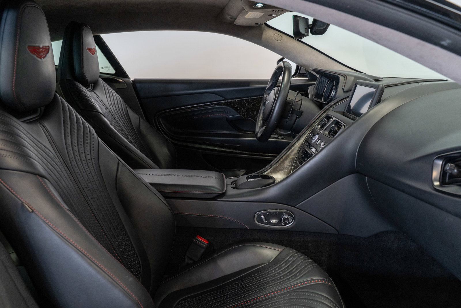 Used 2018 Aston Martin DB11 V12 RWD image 15