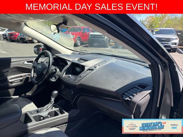Certified 2017 Ford Escape SE w/ Equipment Group 201A AWD/4WD image 10