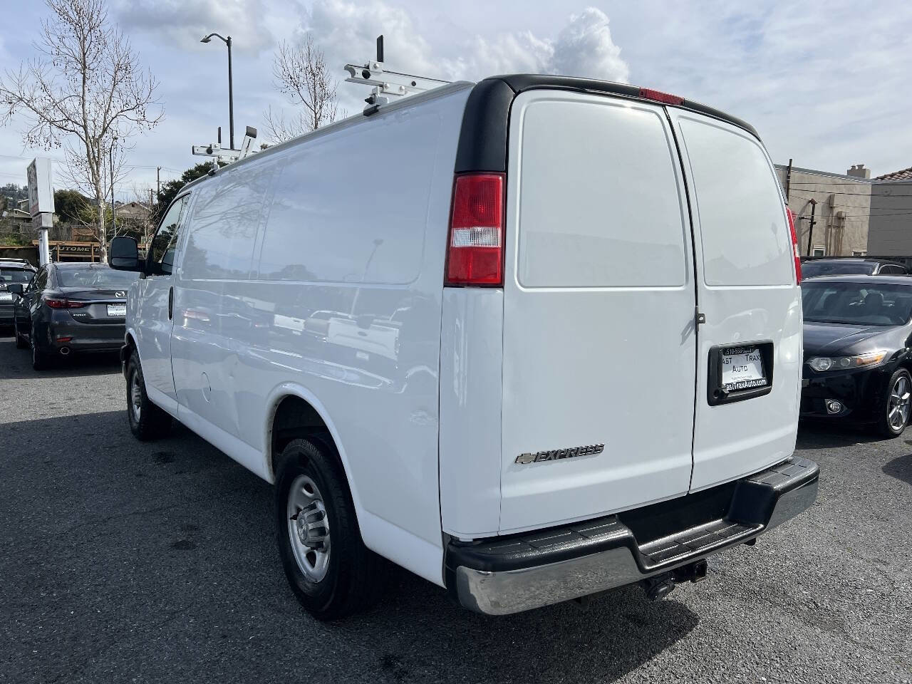 Used 2021 Chevrolet Express 2500 w/ Driver Convenience Package image 3