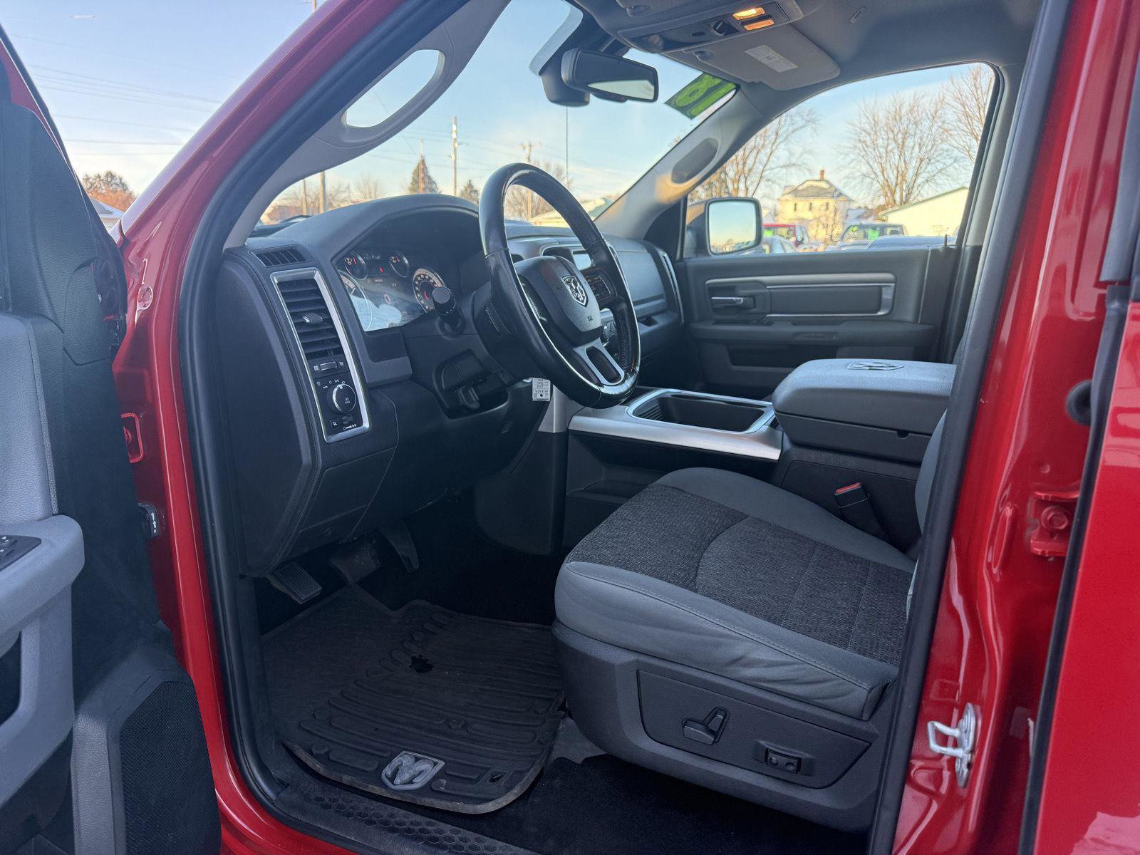 Used 2018 RAM 1500 SLT image 11