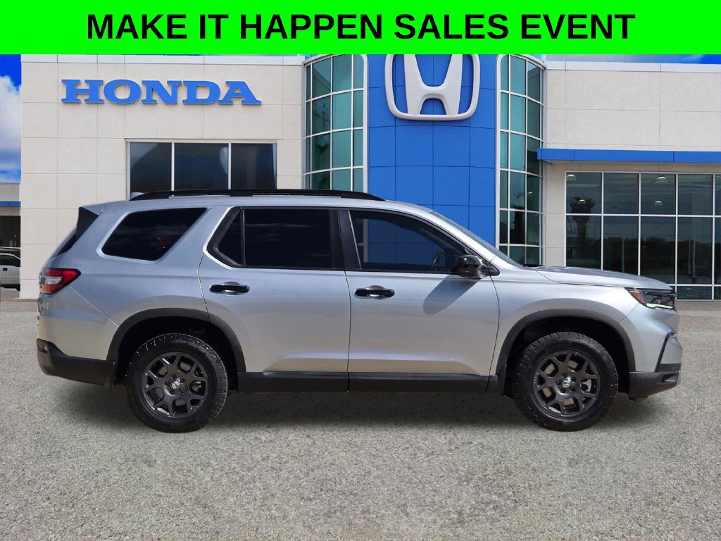 Used 2025 Honda Pilot TrailSport image 2