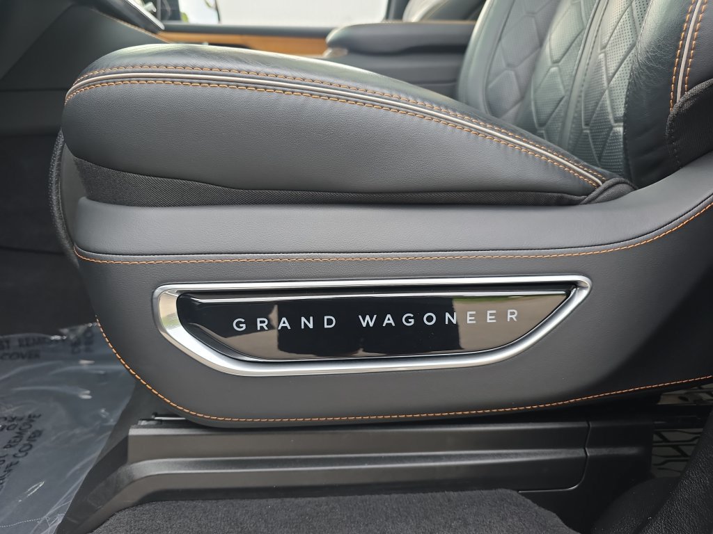 Used 2023 Jeep Grand Wagoneer Series III AWD/4WD image 33