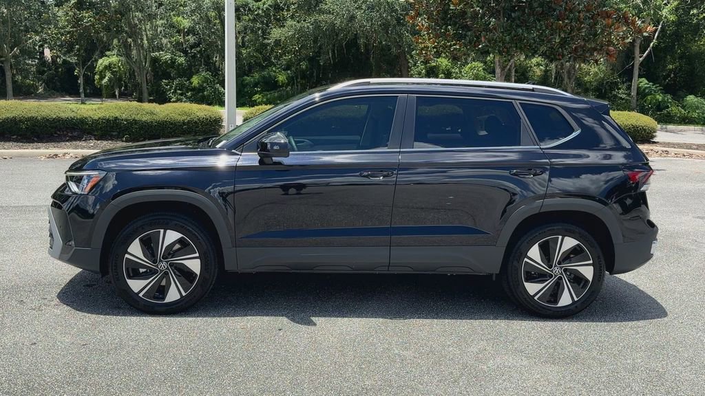 New 2025 Volkswagen Taos SE image 5