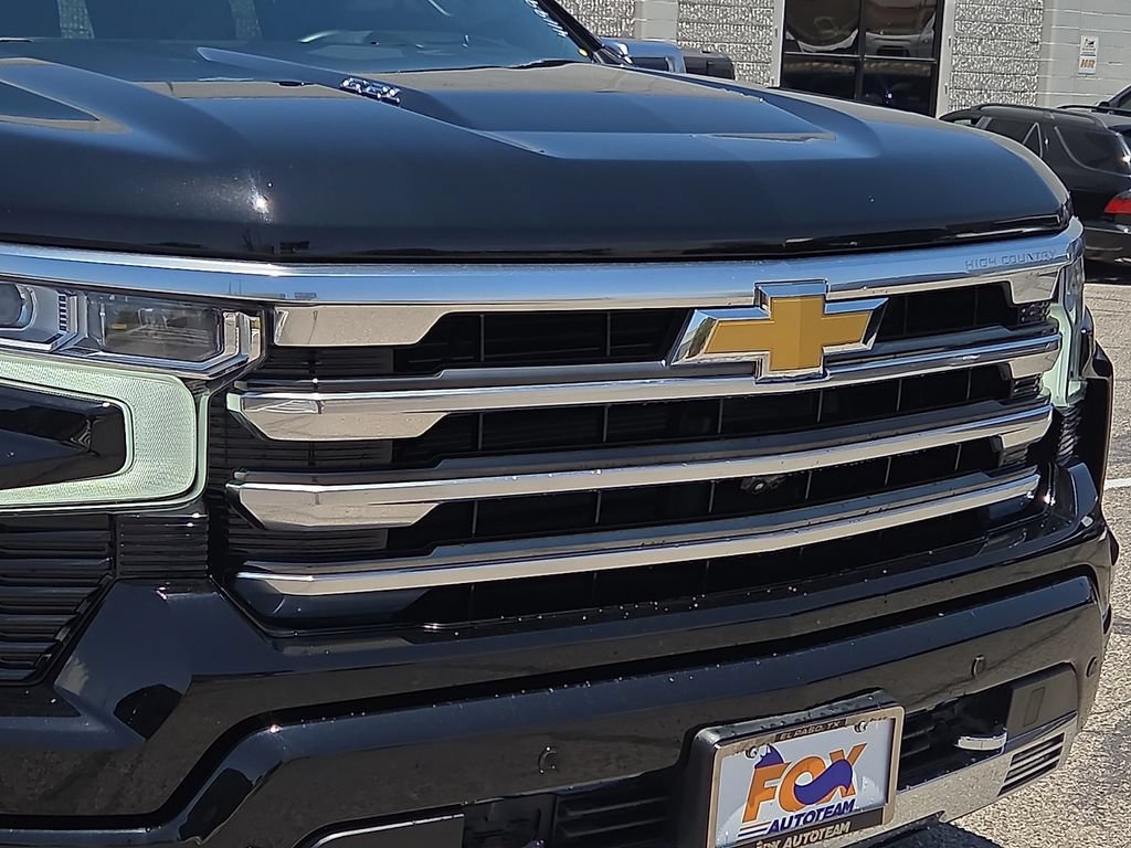Used 2025 Chevrolet Silverado 1500 High Country AWD/4WD image 7