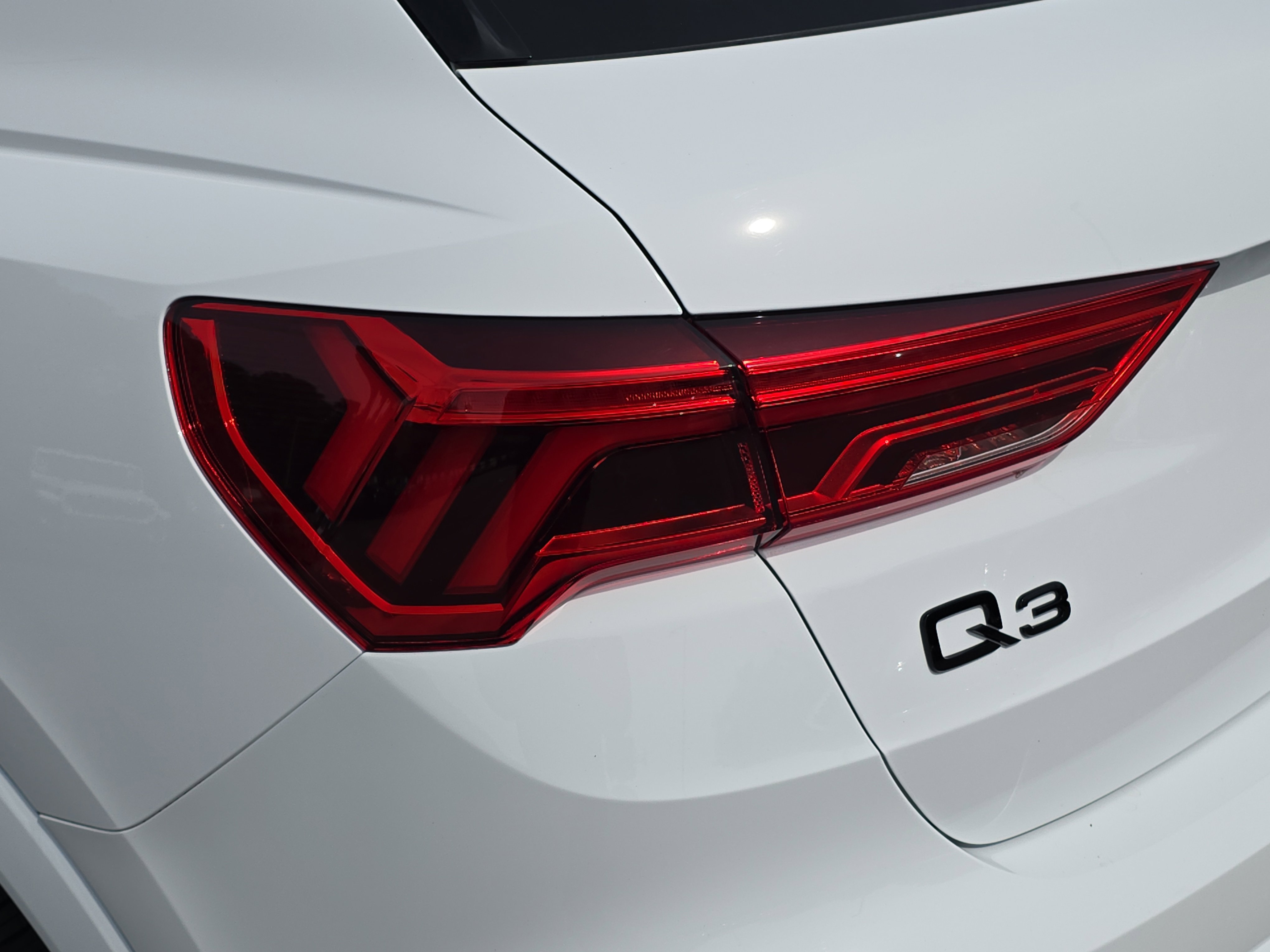 Certified 2025 Audi Q3 2.0T Premium w/ Convenience Package AWD/4WD image 33