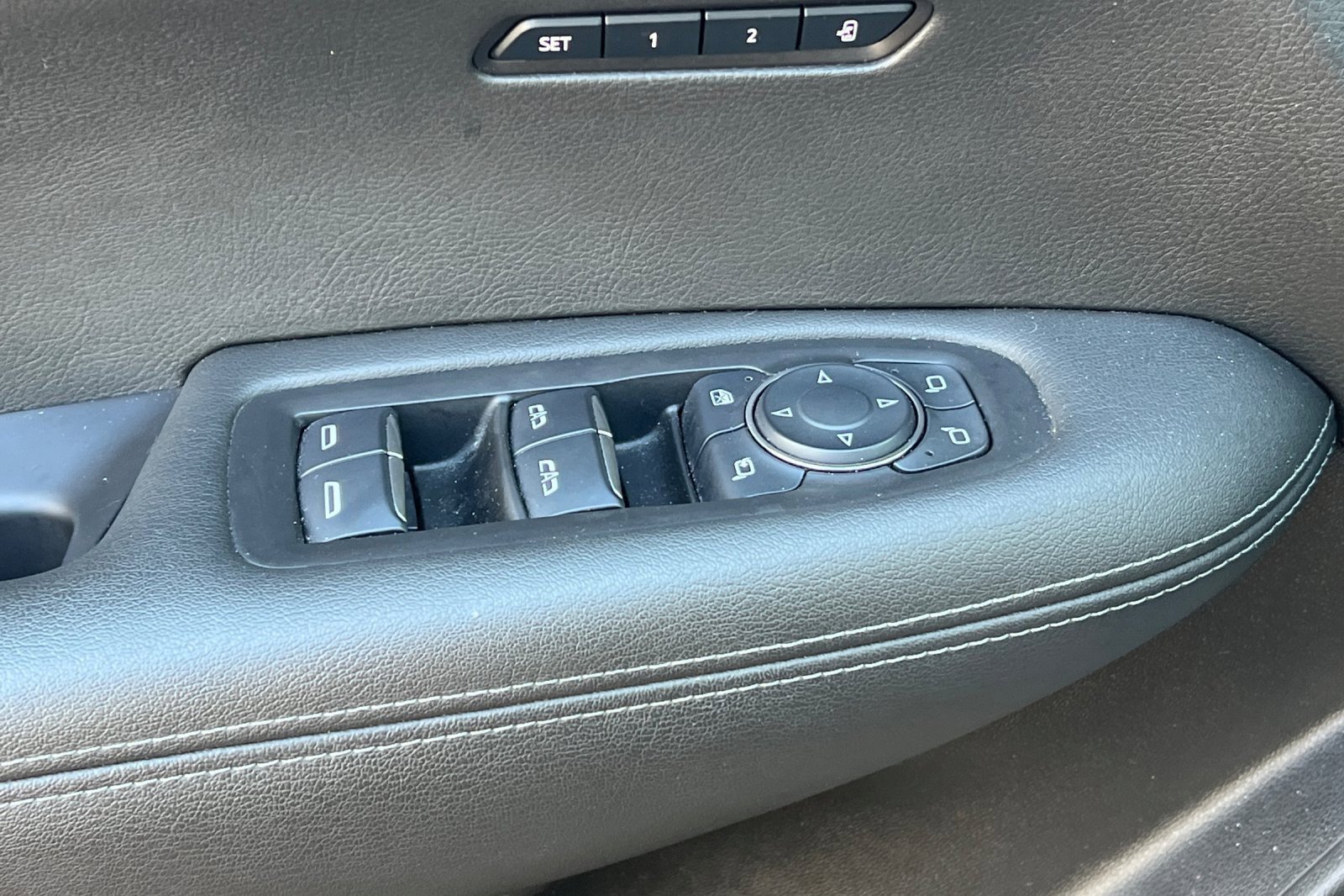 Used 2023 Cadillac XT6 Premium Luxury image 12