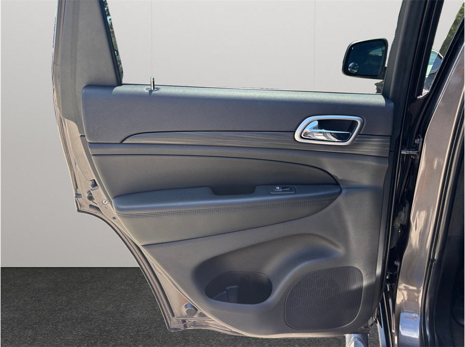 Used 2019 Jeep Grand Cherokee Laredo AWD/4WD image 33
