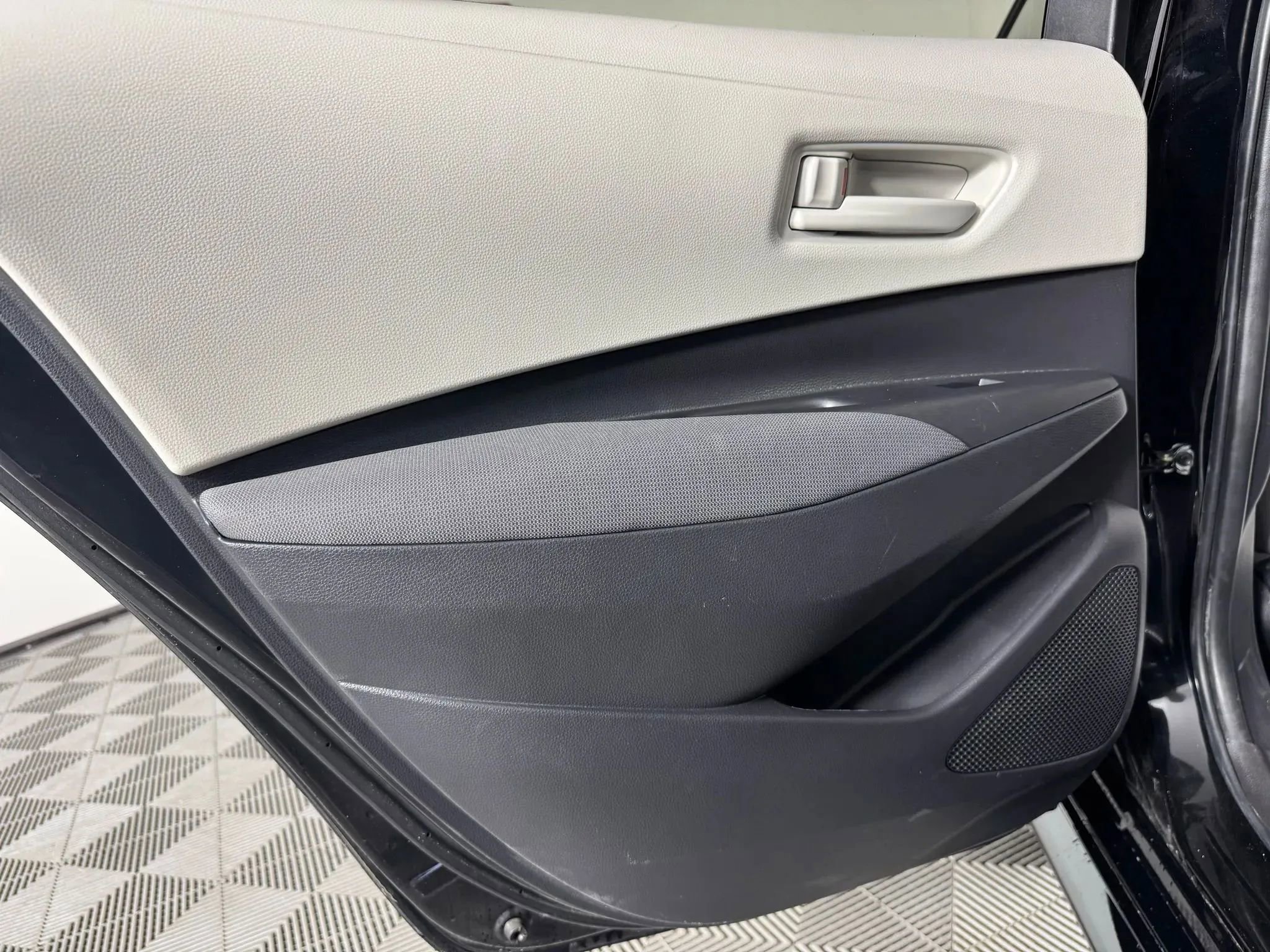 Used 2025 Toyota Corolla LE FWD image 36