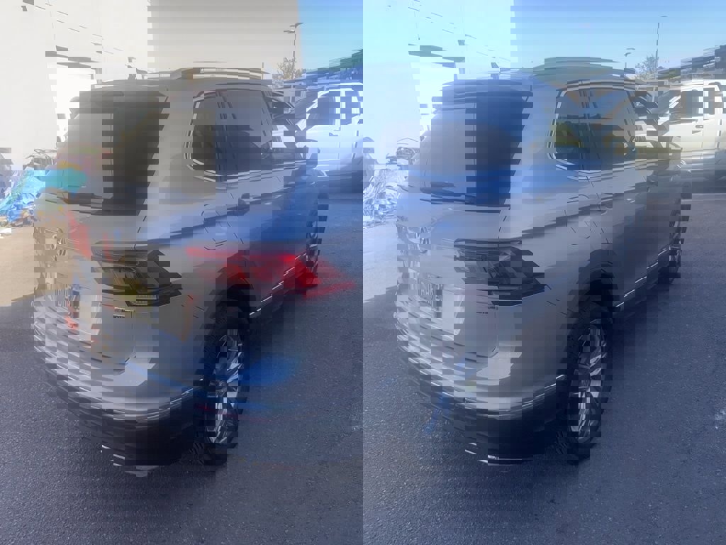 Used 2021 Volkswagen Tiguan SEL image 10