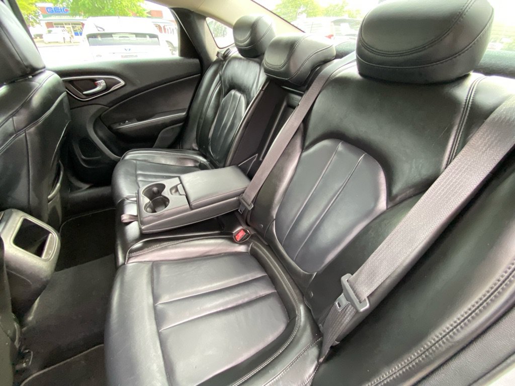 Used 2017 Chrysler 200 Limited Platinum FWD image 38