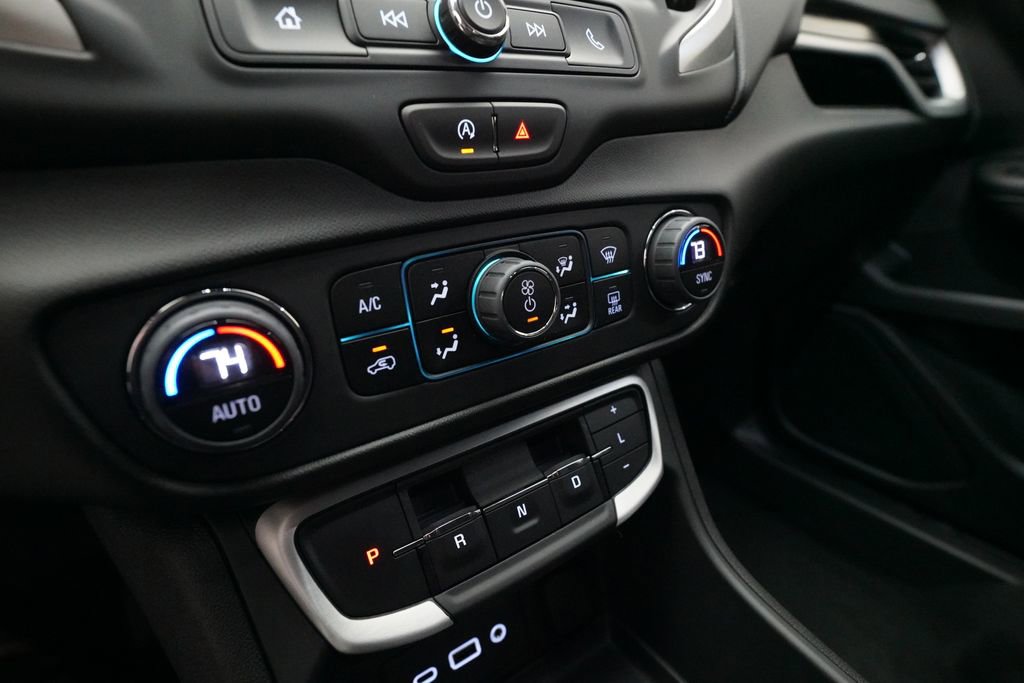 Used 2024 GMC Terrain SLE w/ Driver Convenience Package image 19