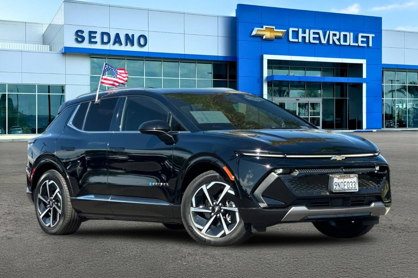 Used 2024 Chevrolet Equinox EV LT FWD image 2