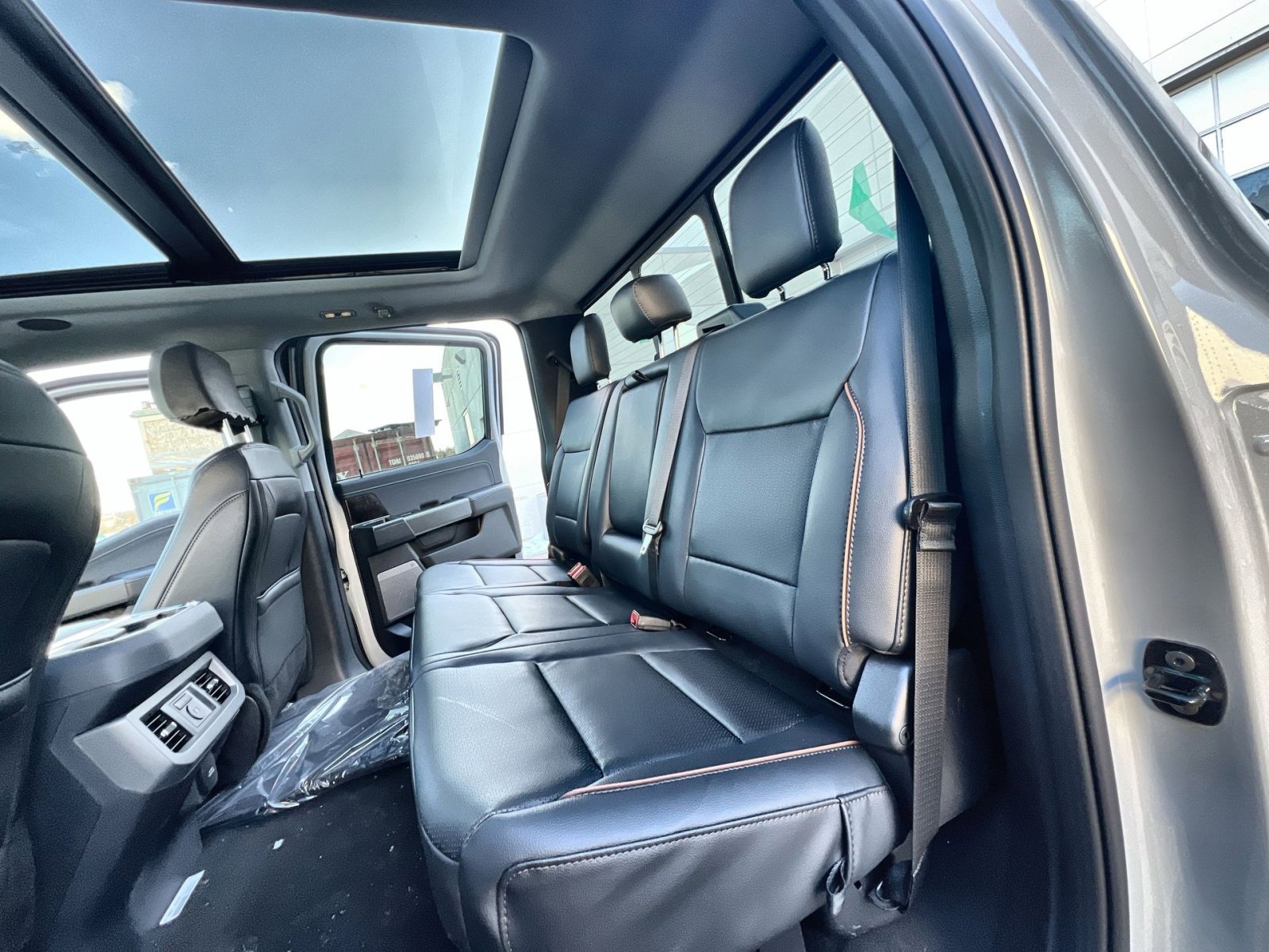 New 2026 Ford F250 Lariat w/ Black Appearance Package image 25