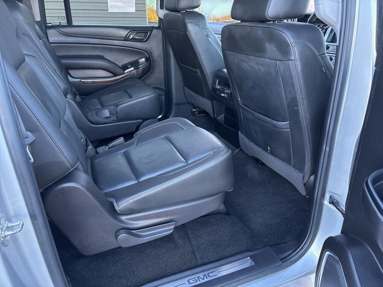 Used 2018 GMC Yukon XL SLT w/ Open Road Package image 9