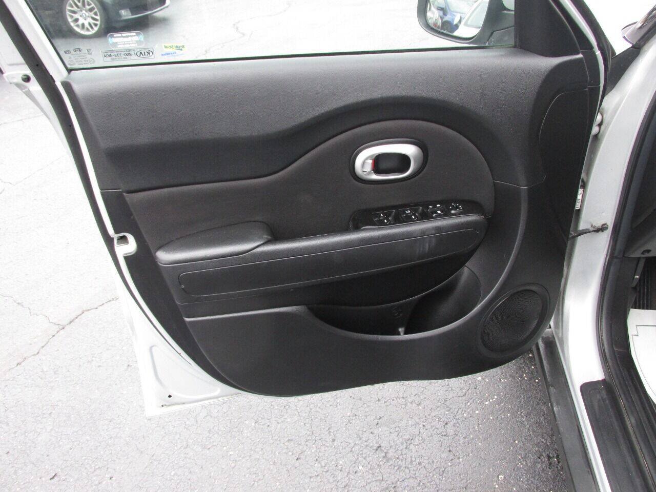 Used 2015 Kia Soul FWD image 13