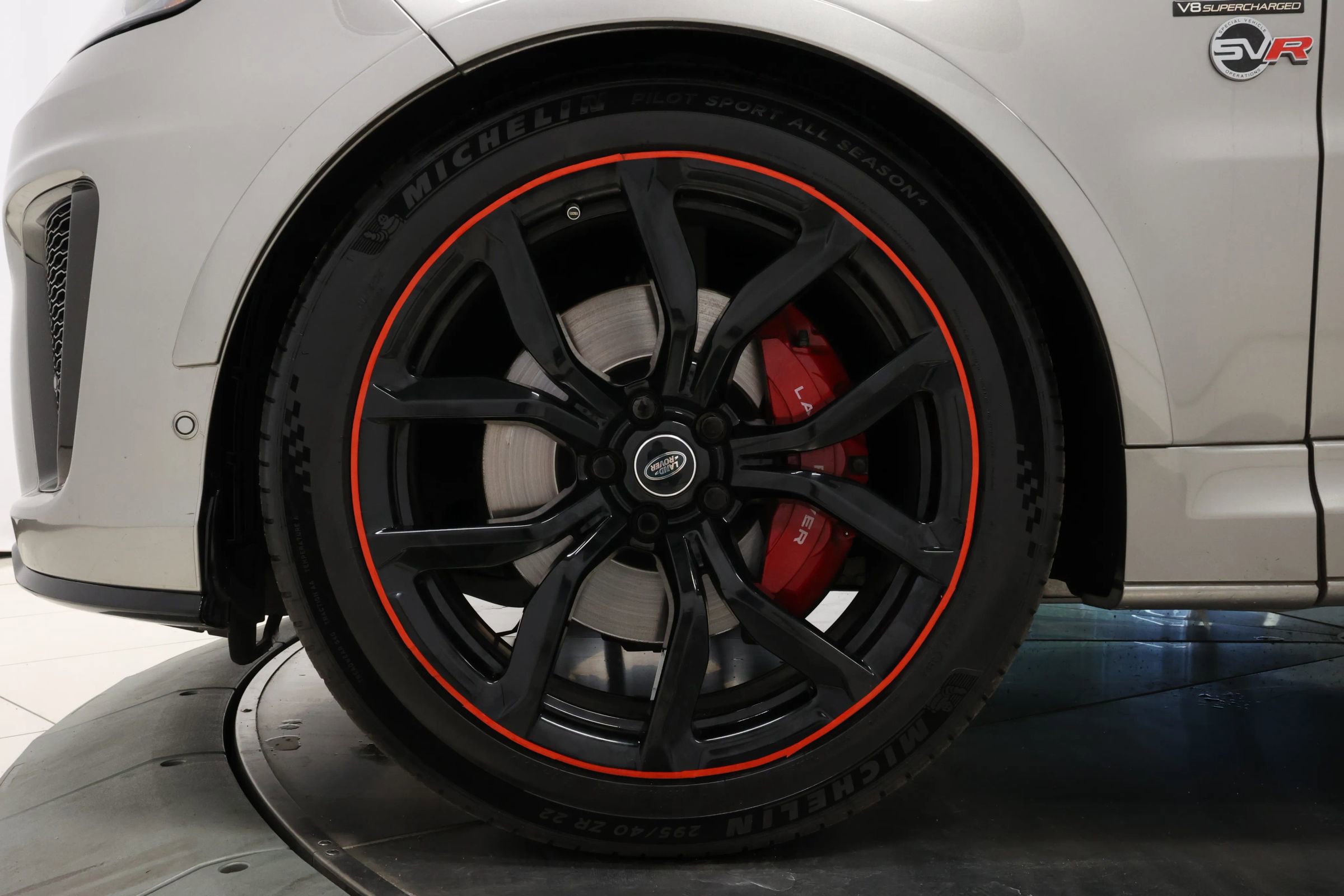 Used 2020 Land Rover Range Rover Sport SVR image 95