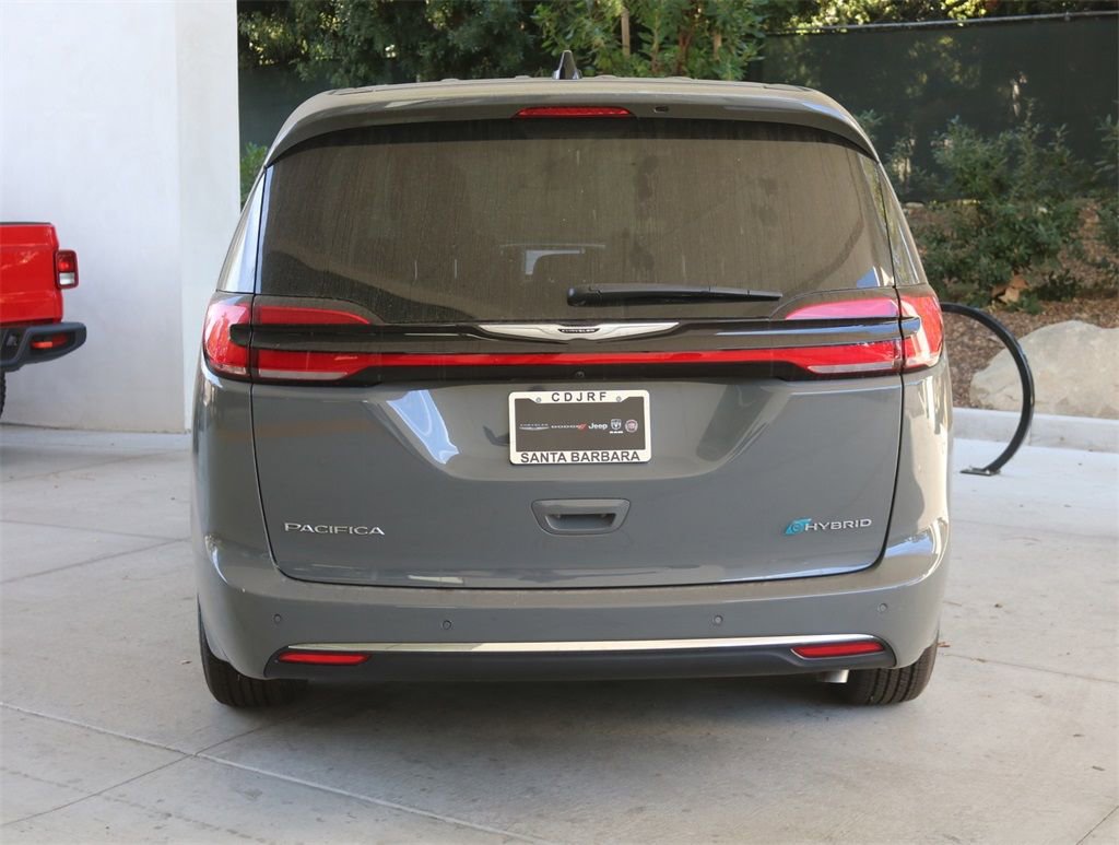 Used 2023 Chrysler Pacifica Touring-L image 6