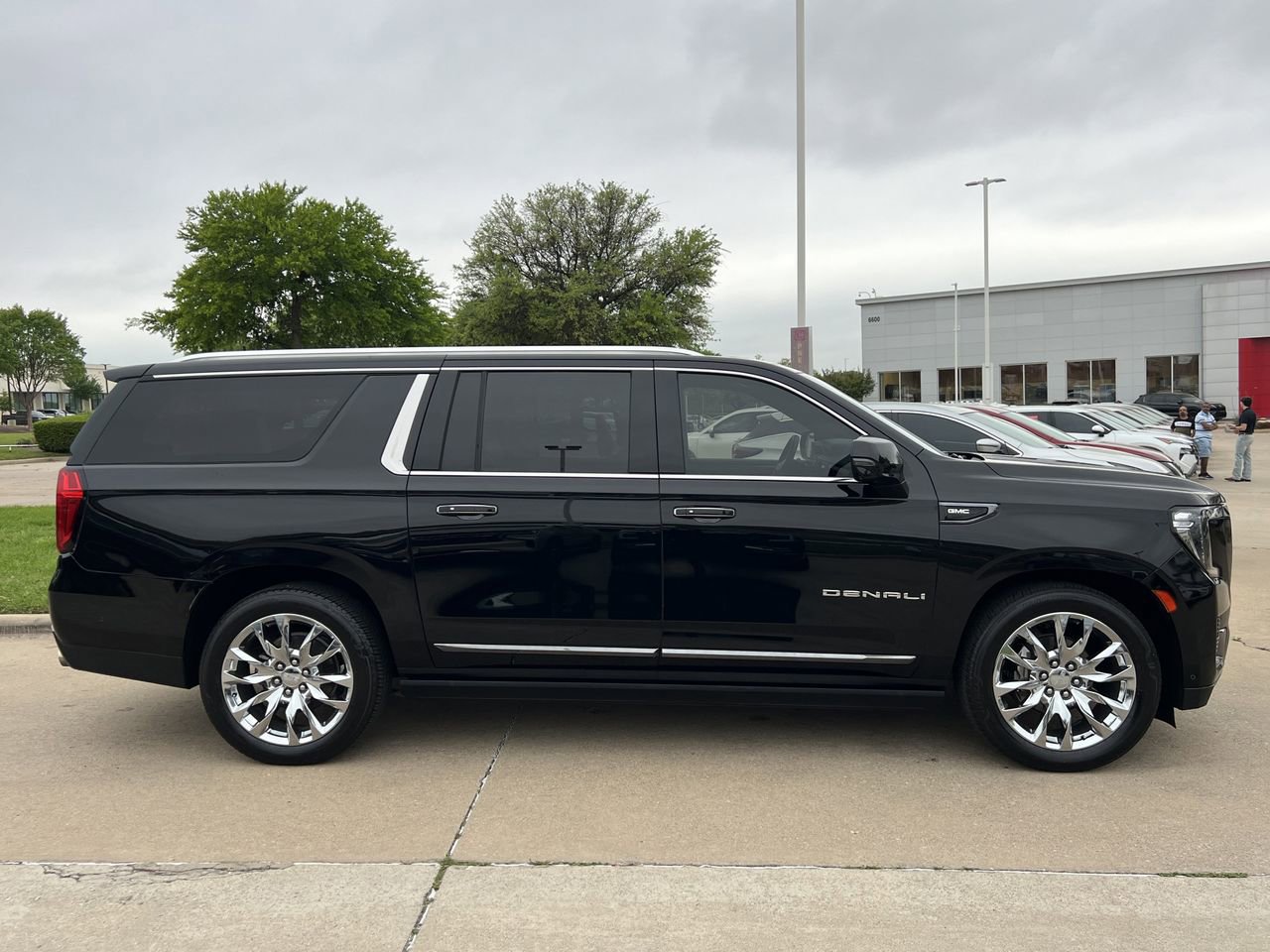 Used 2023 GMC Yukon XL Denali Ultimate w/ LPO, Floor Liner Package image 3