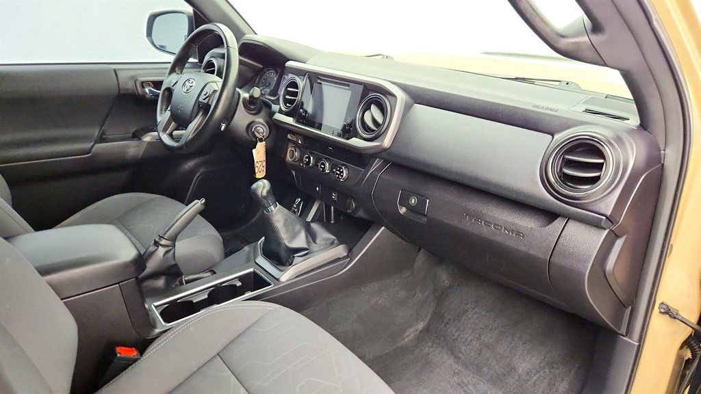 Used 2016 Toyota Tacoma TRD Sport w/ Towing Package image 25