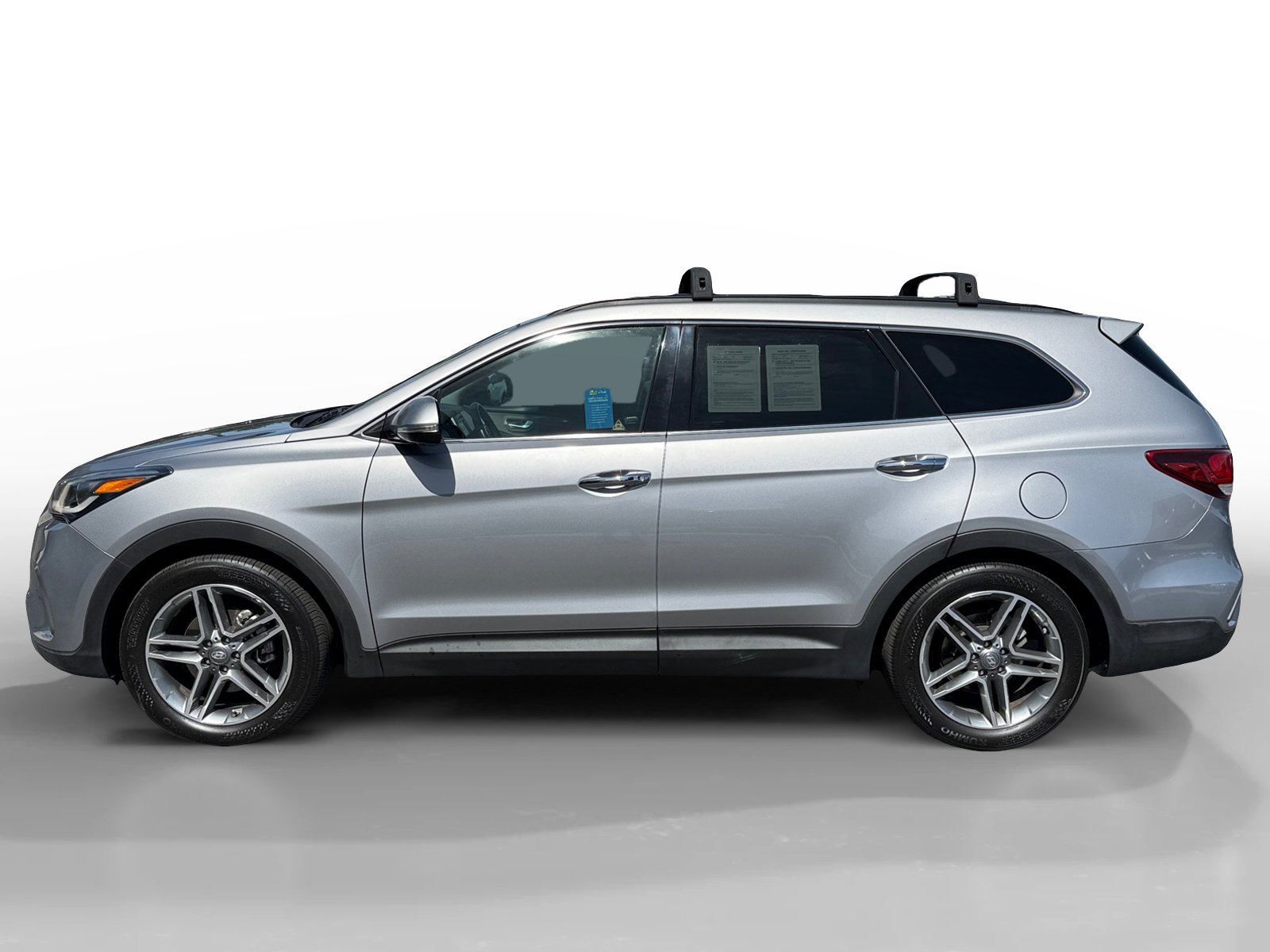 Used 2017 Hyundai Santa Fe FWD image 2