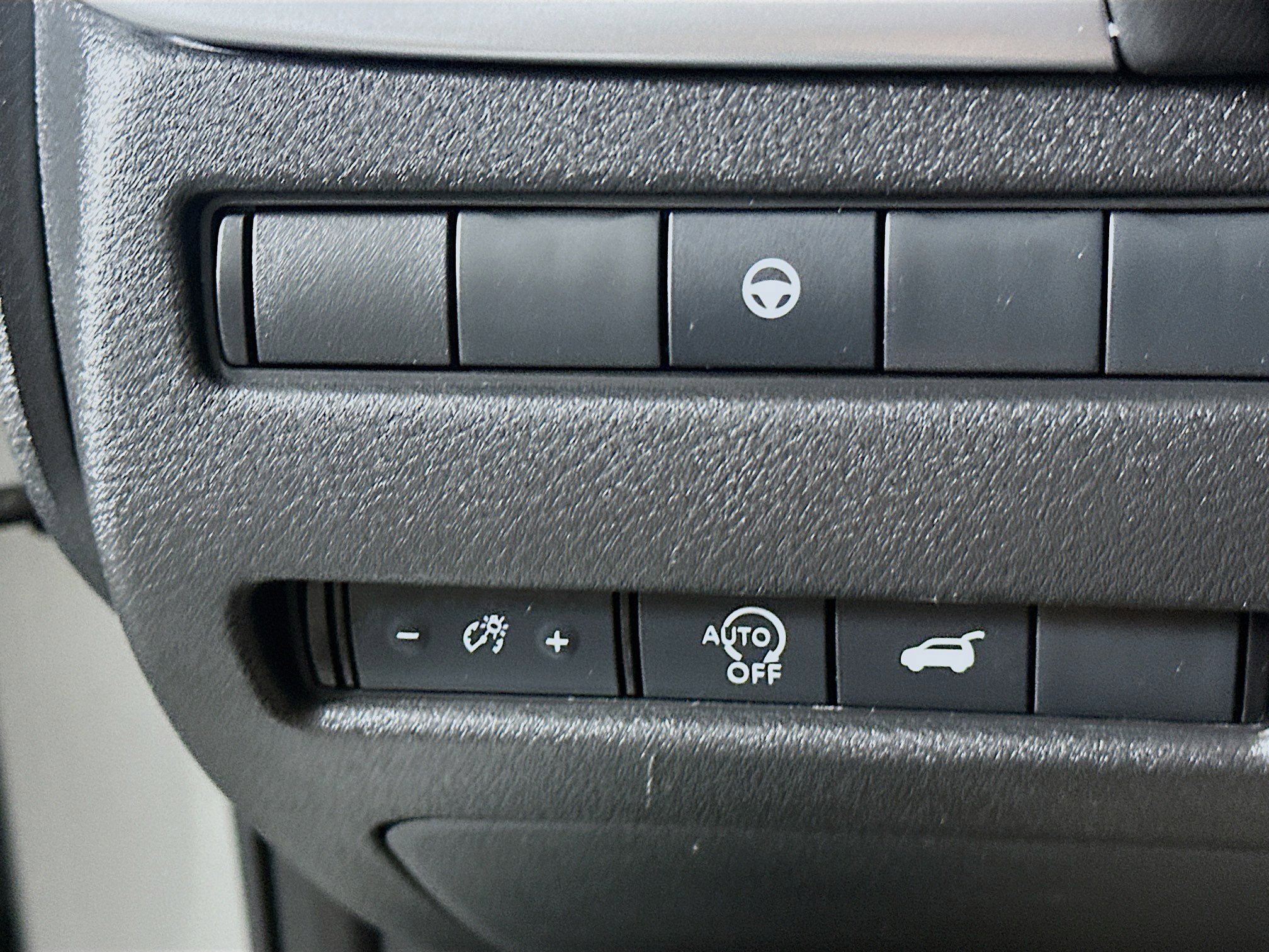 Used 2025 Nissan Rogue SV FWD image 17