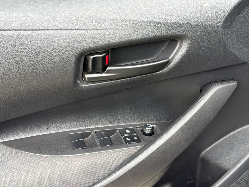 Used 2025 Toyota Corolla LE FWD image 15