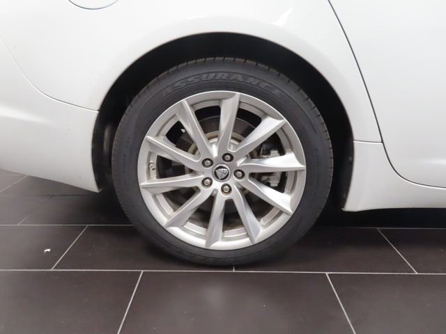 Used 2012 Jaguar XF image 16