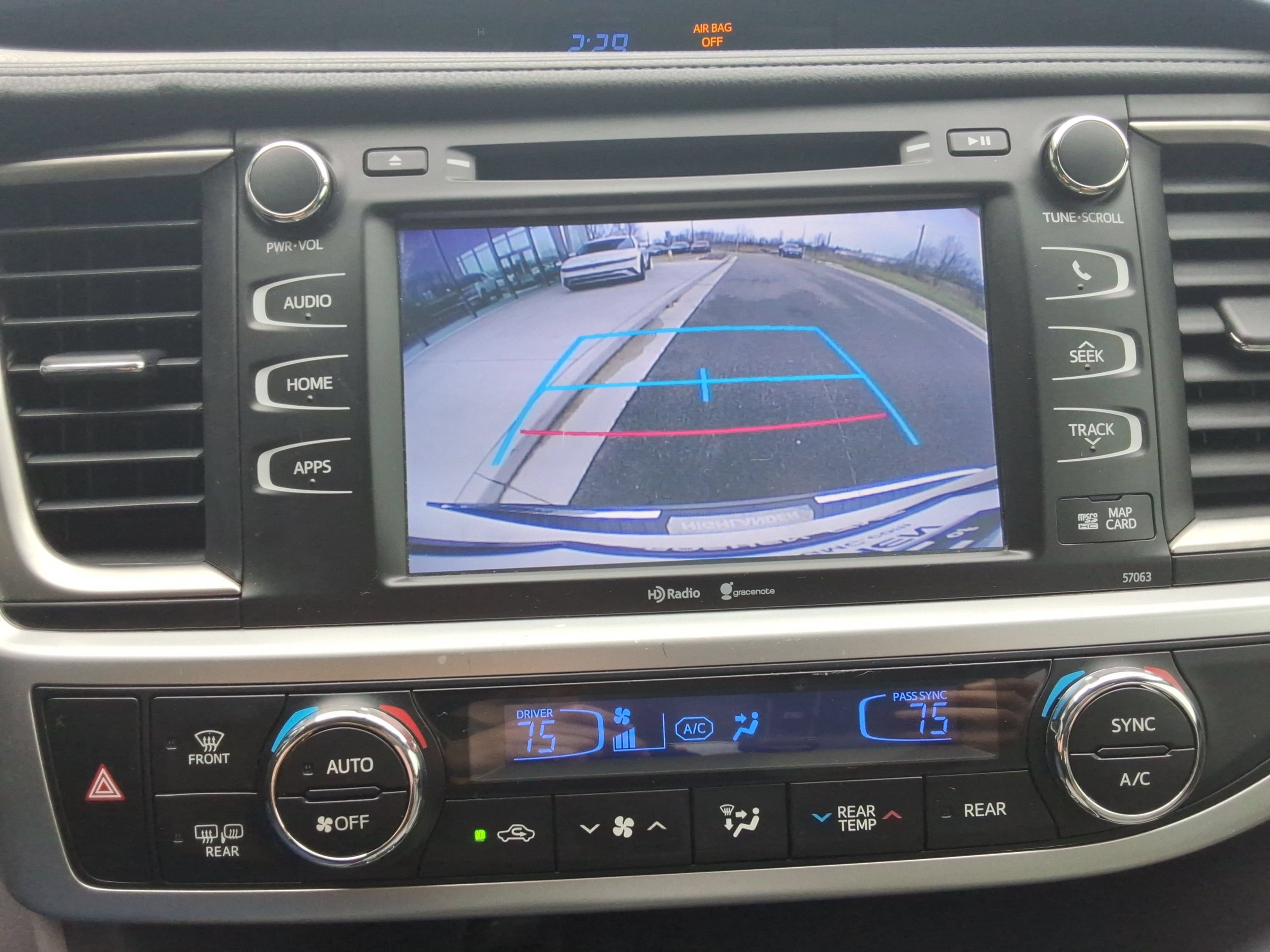 Used 2015 Toyota Highlander XLE AWD/4WD image 16