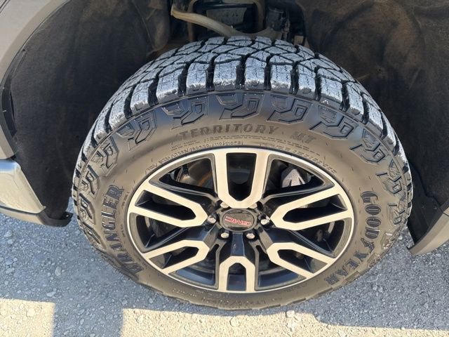 Used 2023 GMC Sierra 1500 AT4 w/ AT4 Premium Package image 17