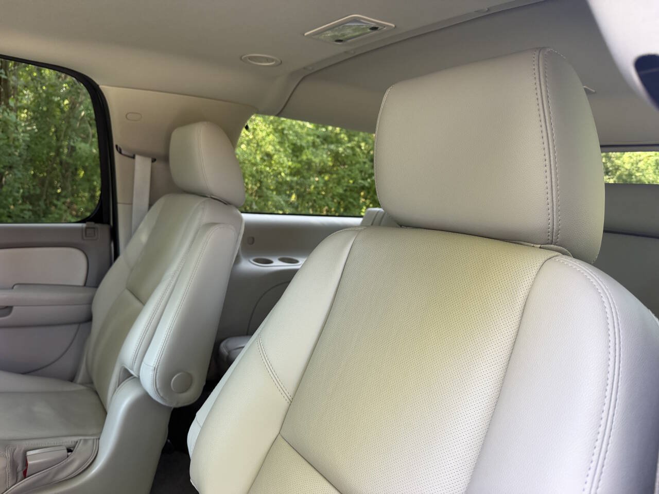 Used 2012 Chevrolet Suburban LTZ AWD/4WD image 12
