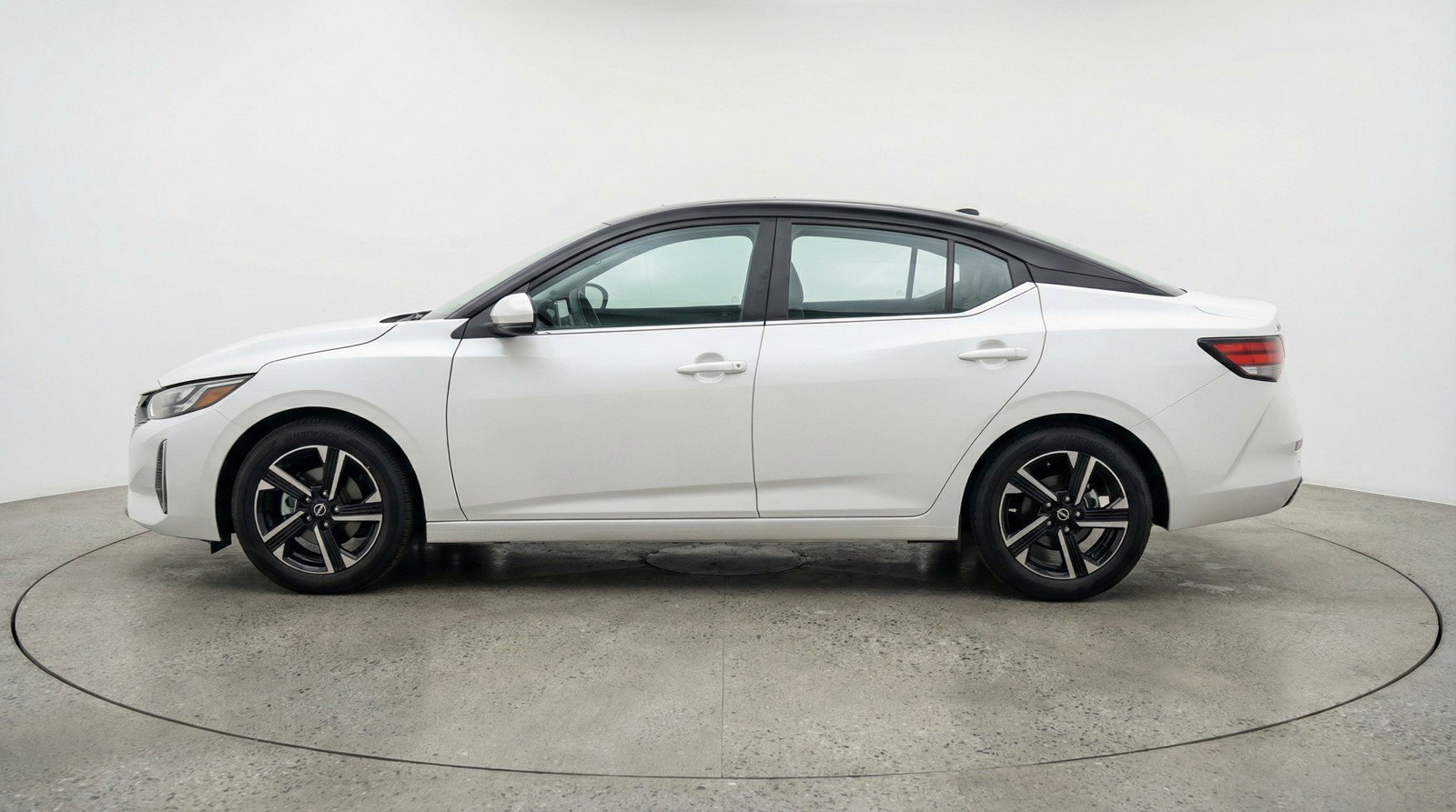 Used 2025 Nissan Sentra SV image 5