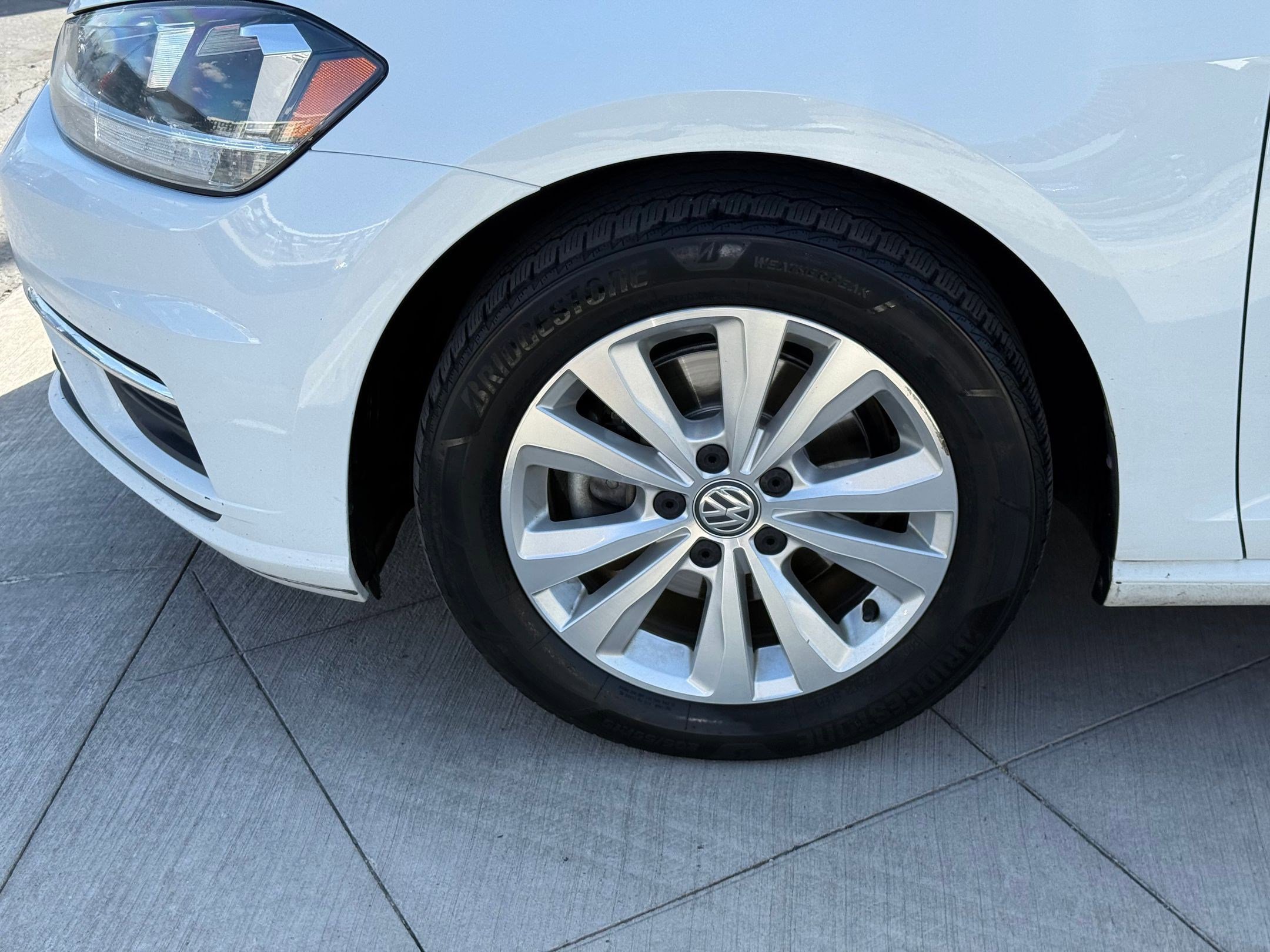 Used 2020 Volkswagen Golf 4-Door FWD image 12
