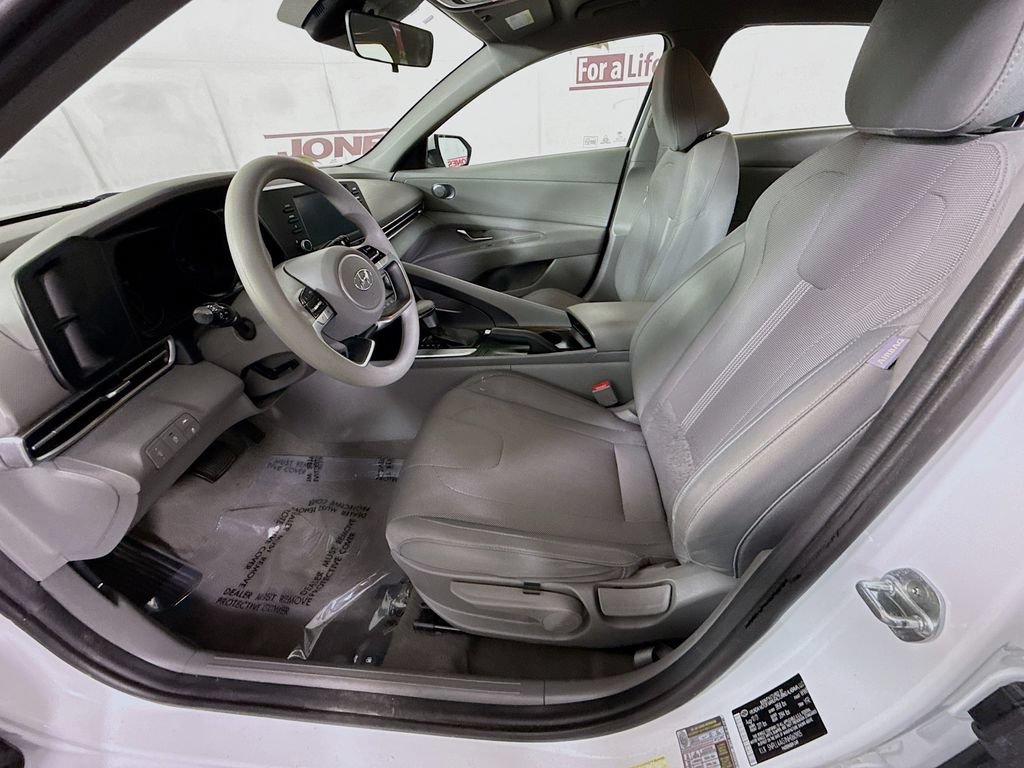 Certified 2022 Hyundai Elantra SE FWD image 24