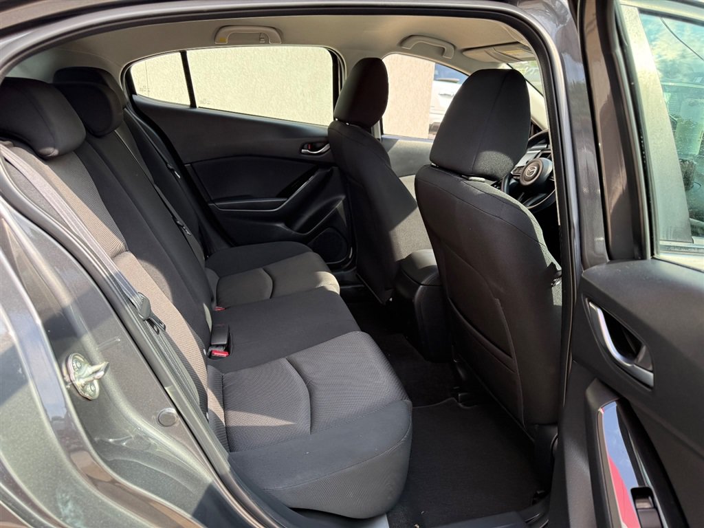 Used 2017 MAZDA MAZDA3 Sport FWD image 5